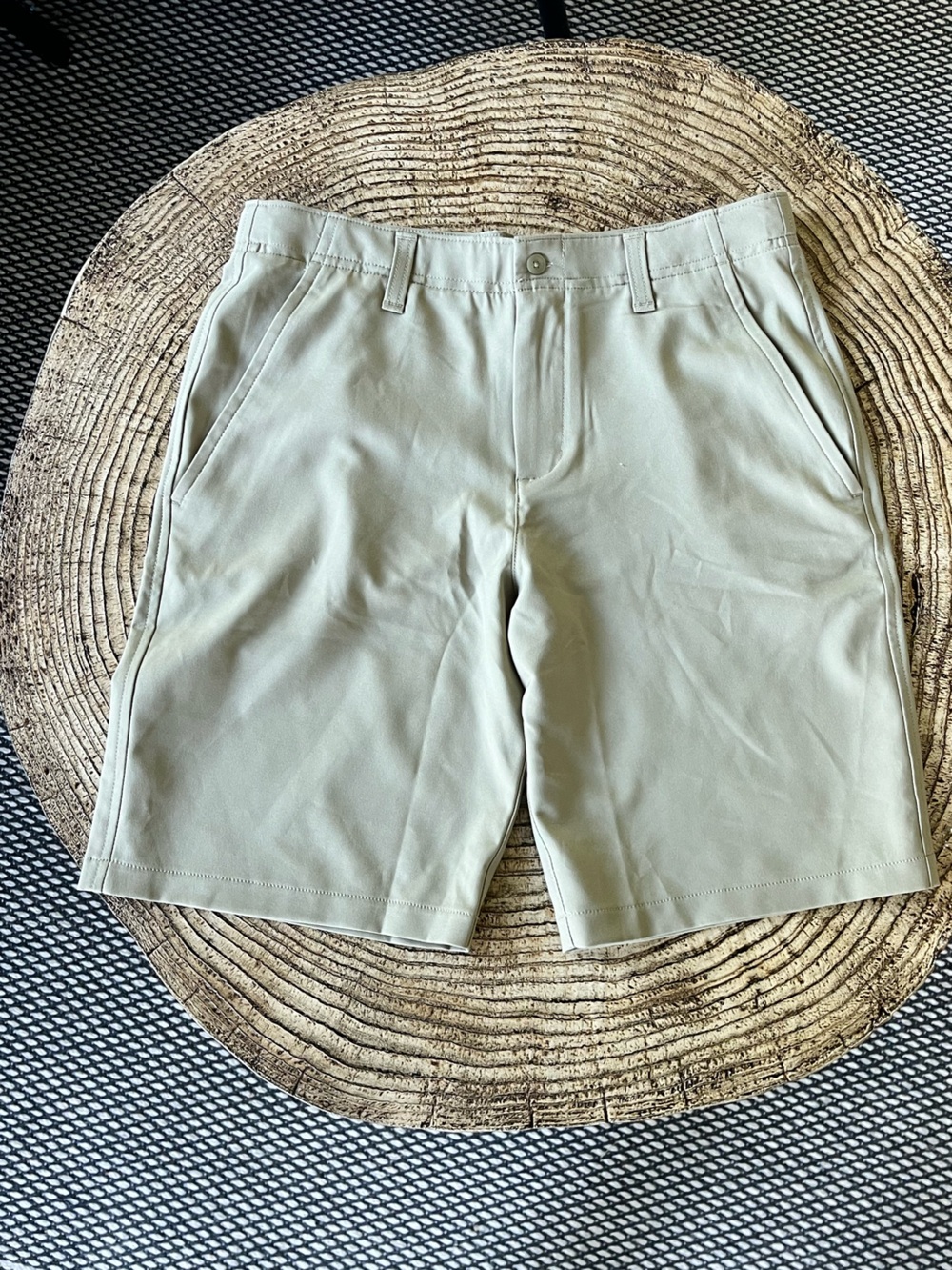 Boys Large Under Armour khaki shorts